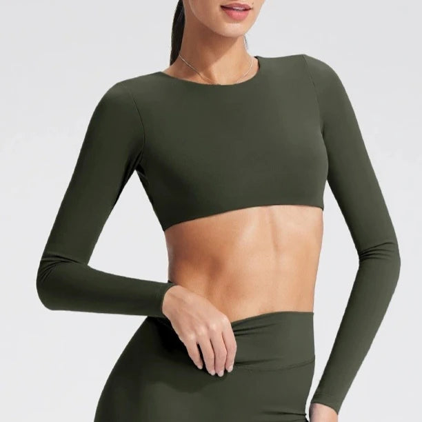 Women's long-sleeved yoga top with built-in breast pads, breathable and comfortable, suitable for gym workouts and fitness.