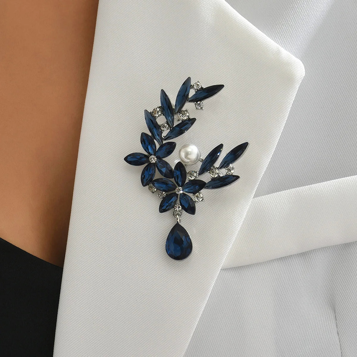 Cute butterfly brooch for women, sparkling and vibrant with forest style design, daily wear brooch accessories